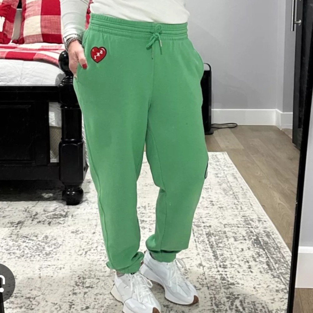 NEW NWT Aerie Green Jogger Pants with Patch’s size S